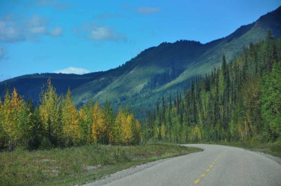 A linda paisagem da Alaska Highway, na British Columbia, no Canadá